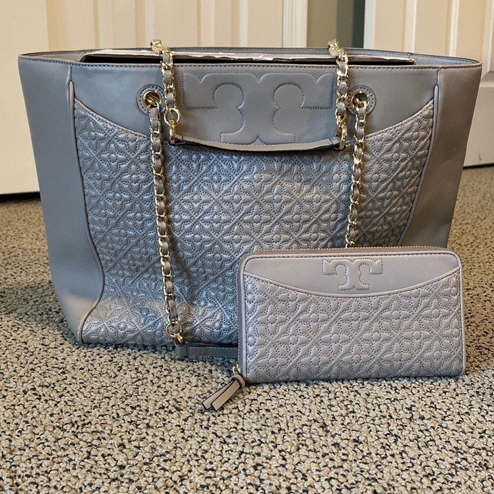STUNNING Tory Burch Gray Leather Shoulder Bag in EUC
